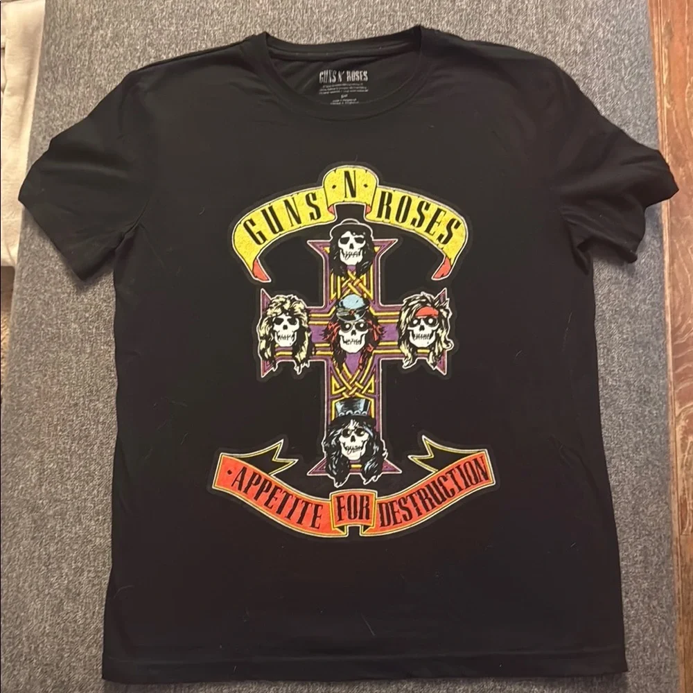 Vintage Guns N' Roses Concert Graphic Tee. Size Small. - Picture 2 of 4